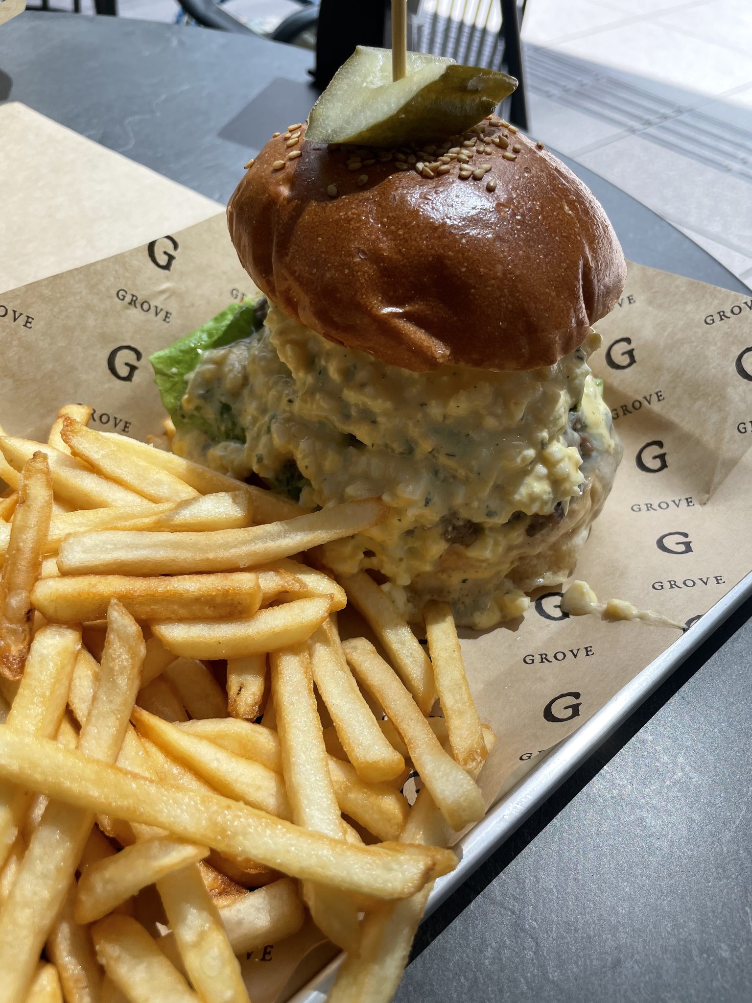 アボカドチーズバーガー